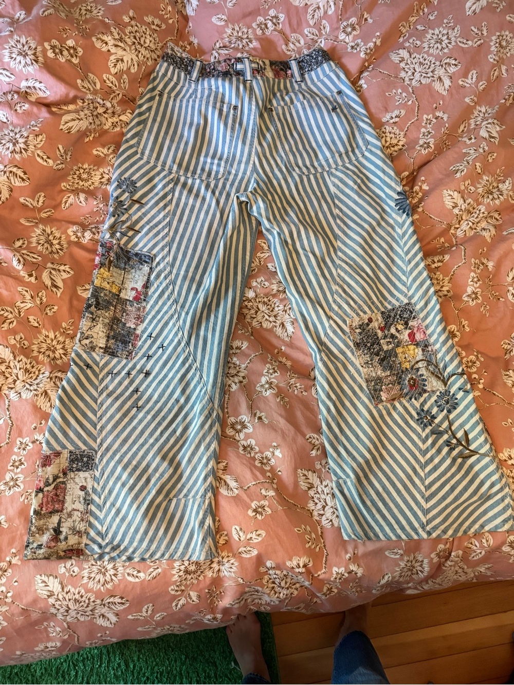 Free People Runyon Patched Floral Embroidered Pants West Ridge Size 8 - Picture 4 of 5